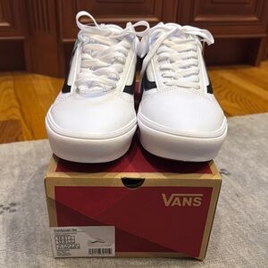 Vans Classic White and Black Unisex Sneakers - 10.5M/12W- NWT